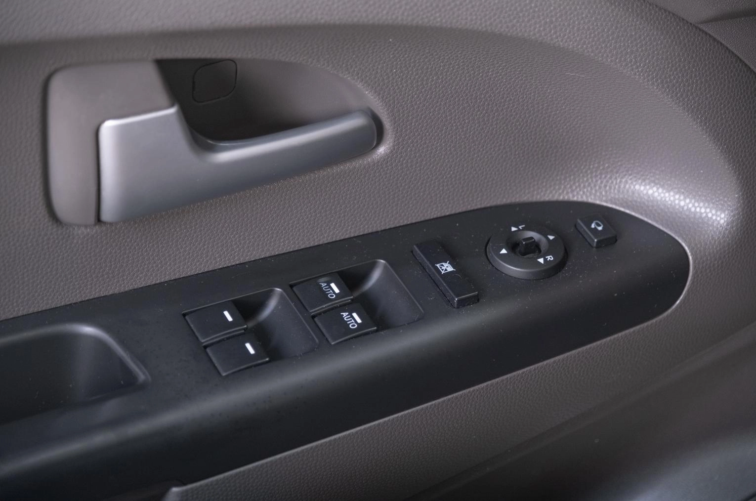 KIA Venga 7 из 21