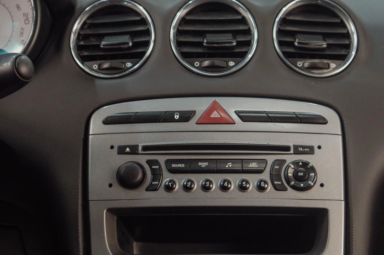Peugeot 308 12 из 17