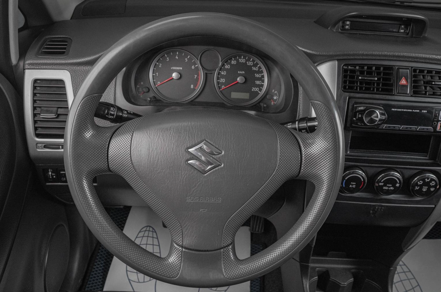 Suzuki Liana 10 из 17