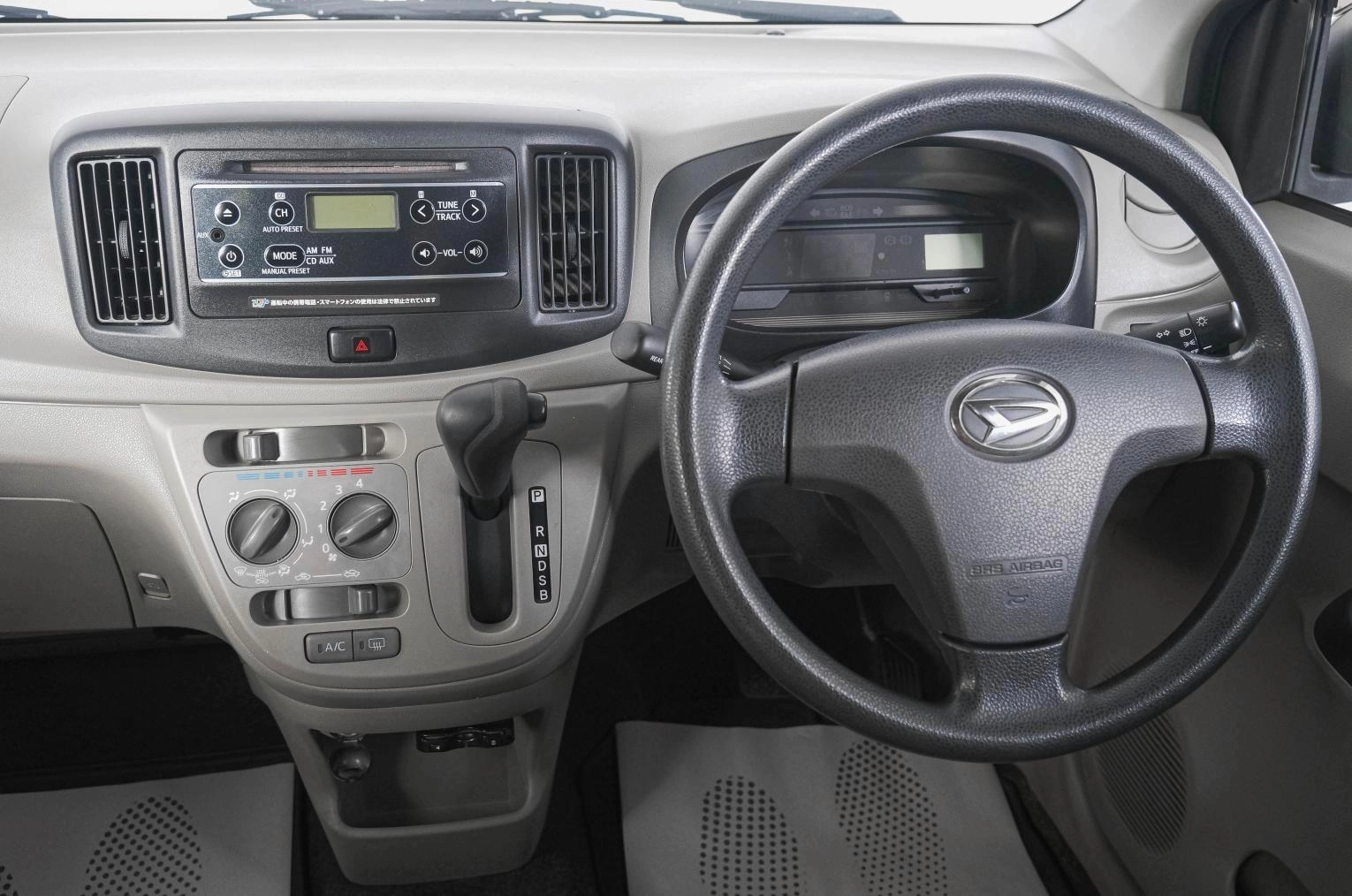 Daihatsu Mira e:S 27 из 39