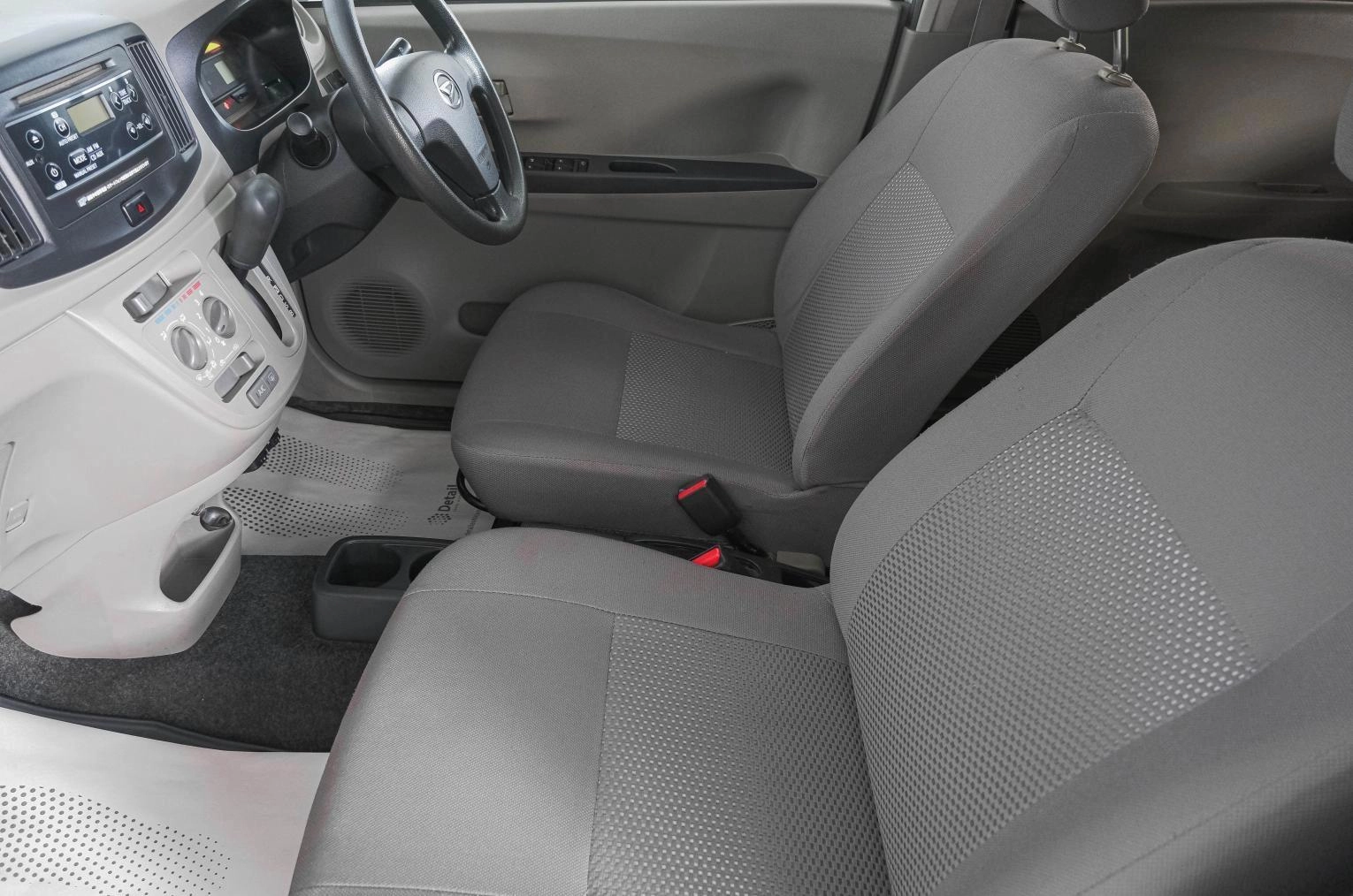 Daihatsu Mira e:S 15 из 39