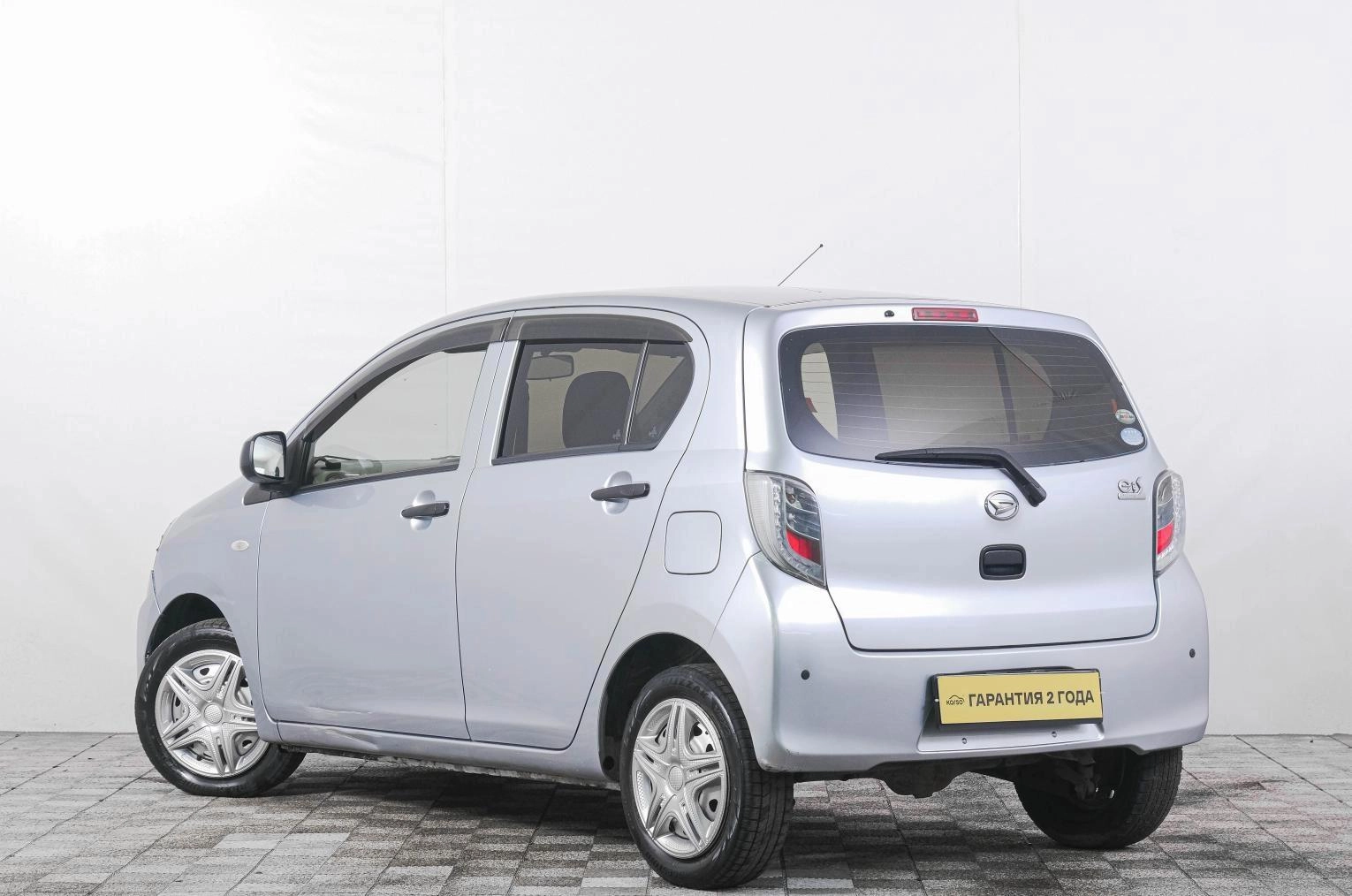 Daihatsu Mira e:S 7 из 39