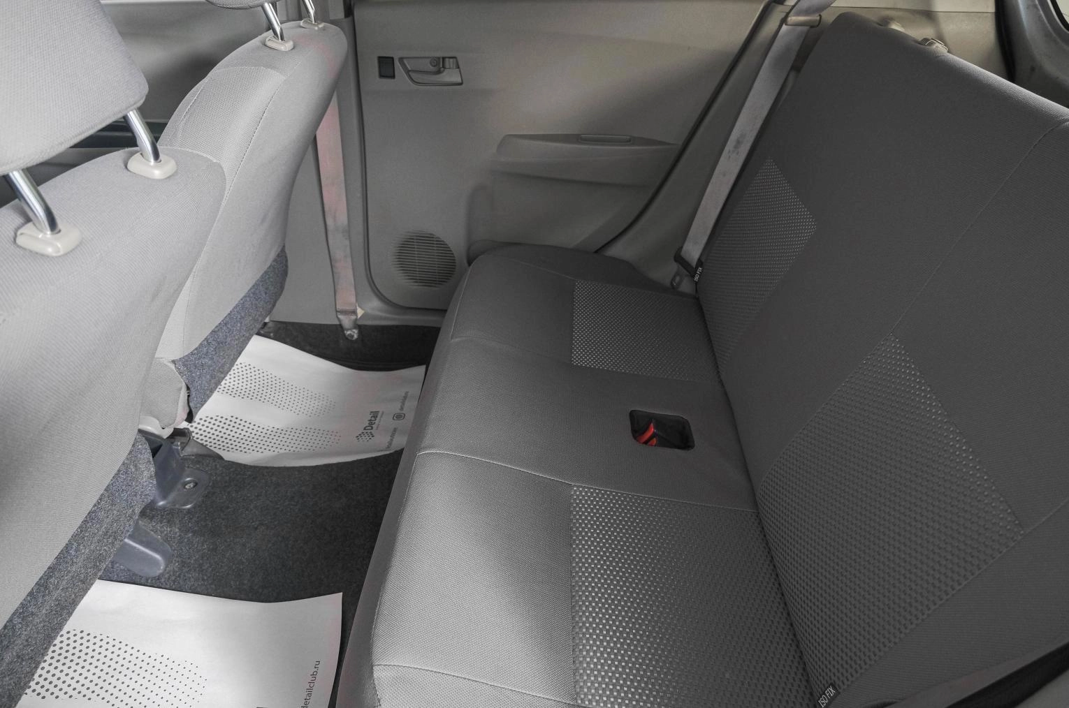 Daihatsu Mira e:S 17 из 39