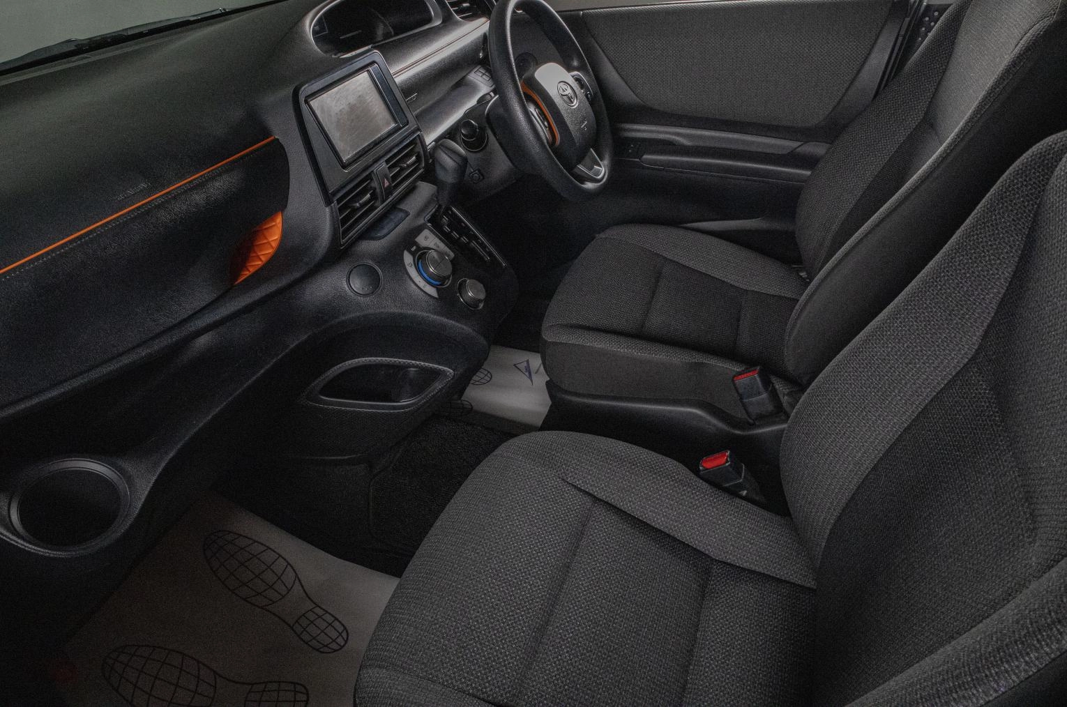 Toyota Sienta 9 из 20