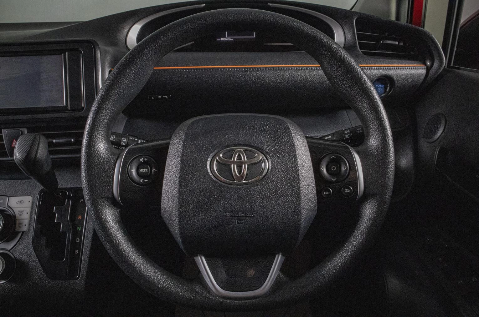 Toyota Sienta 11 из 20