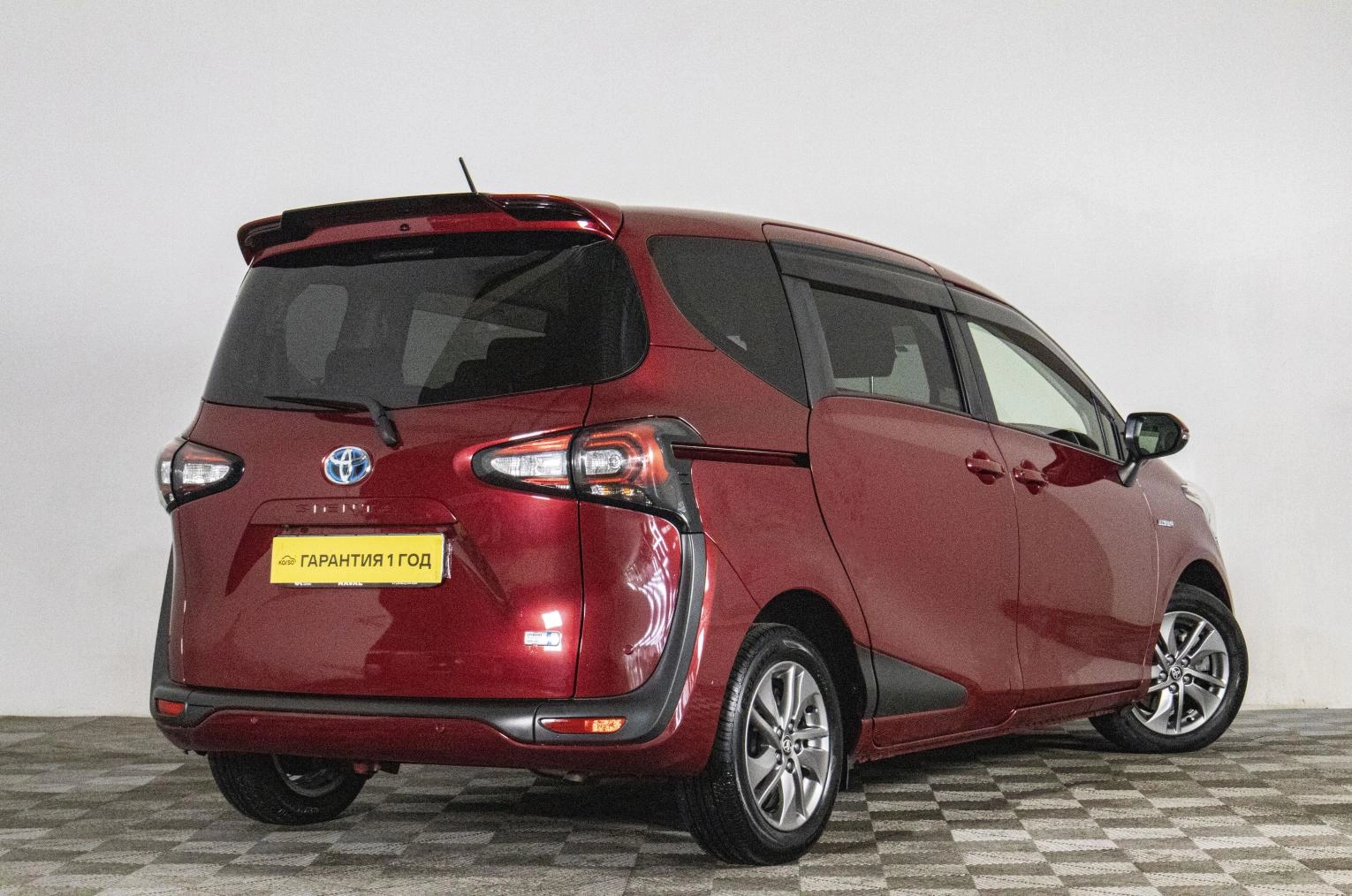Toyota Sienta 4 из 20