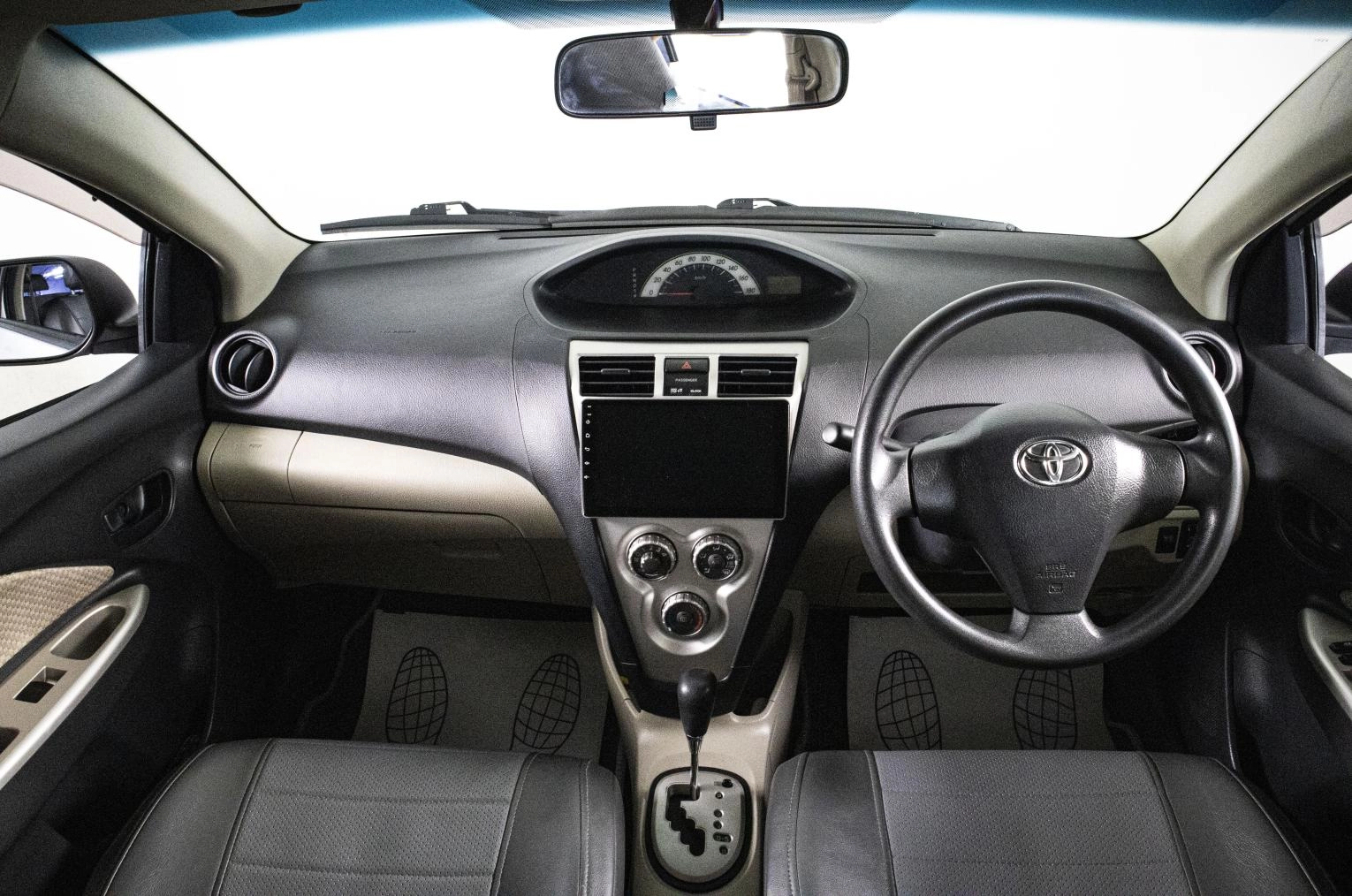 Toyota Belta 12 из 16