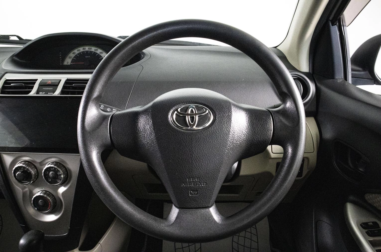 Toyota Belta 10 из 16