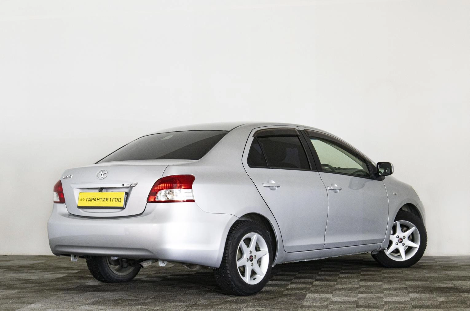 Toyota Belta 4 из 16