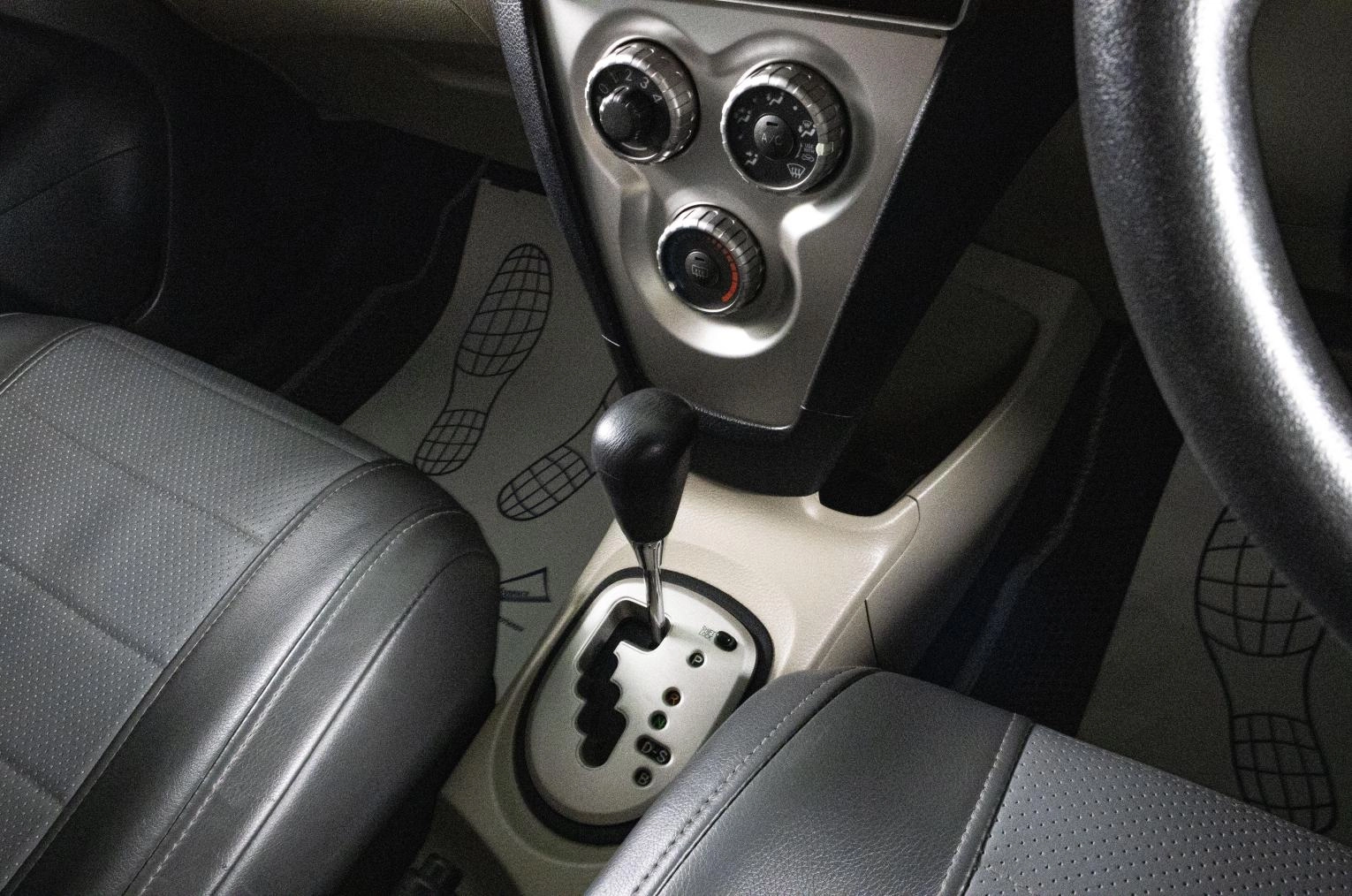 Toyota Belta 14 из 16