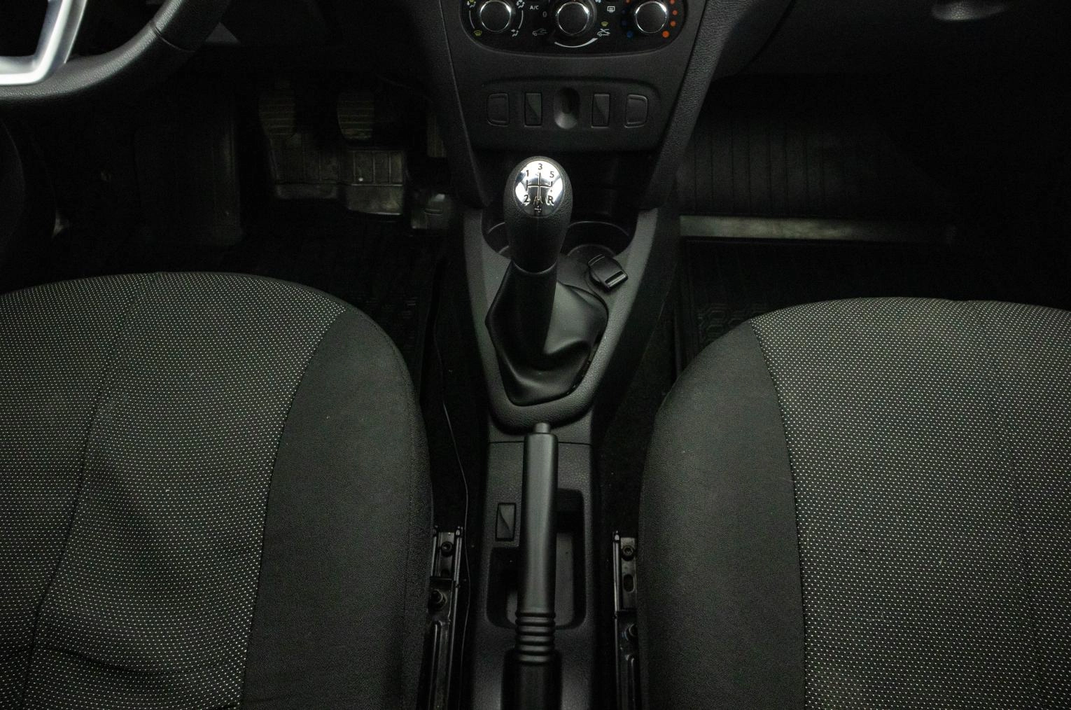 Renault Logan 18 из 19