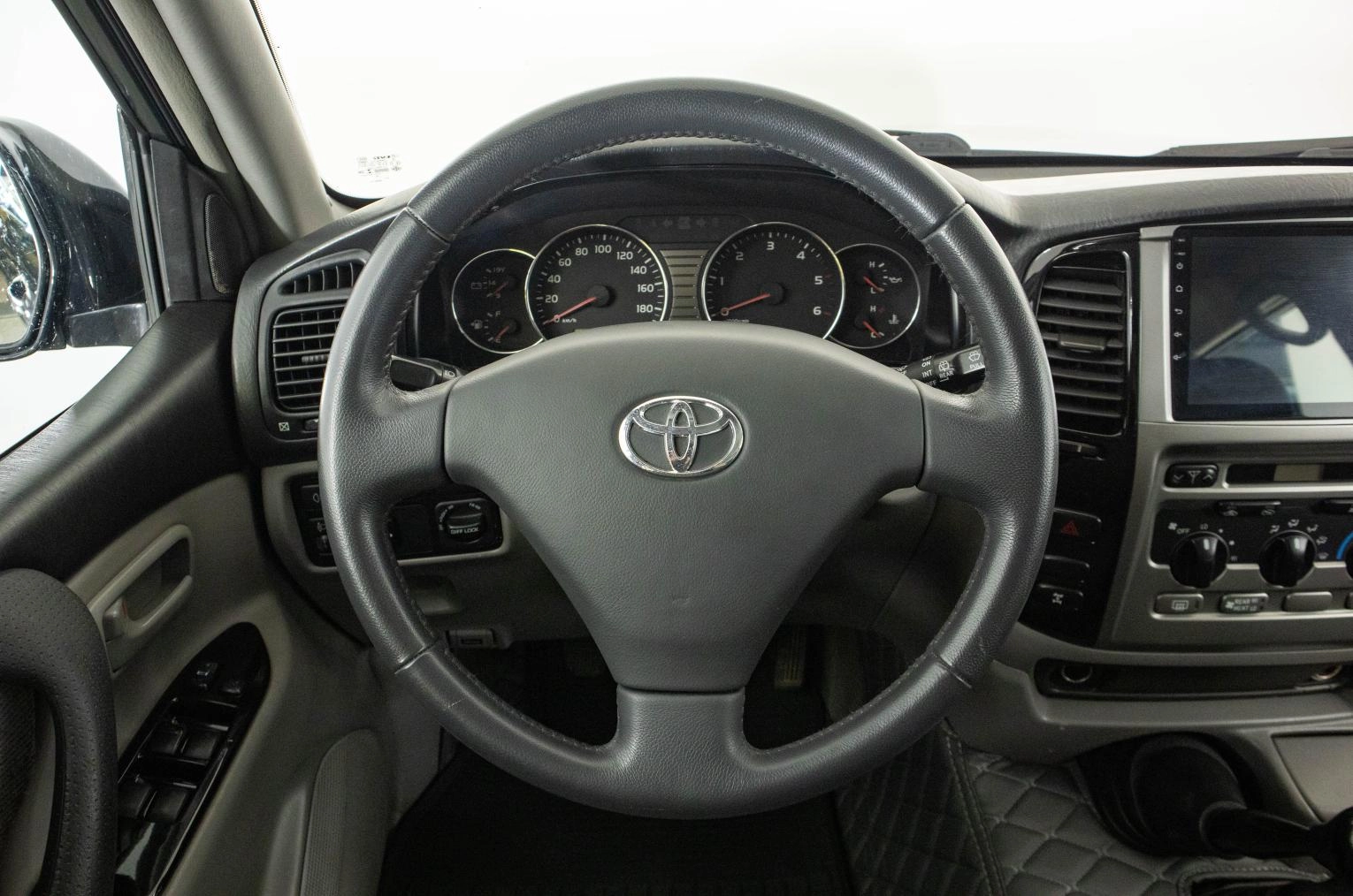 Toyota Land Cruiser 15 из 19
