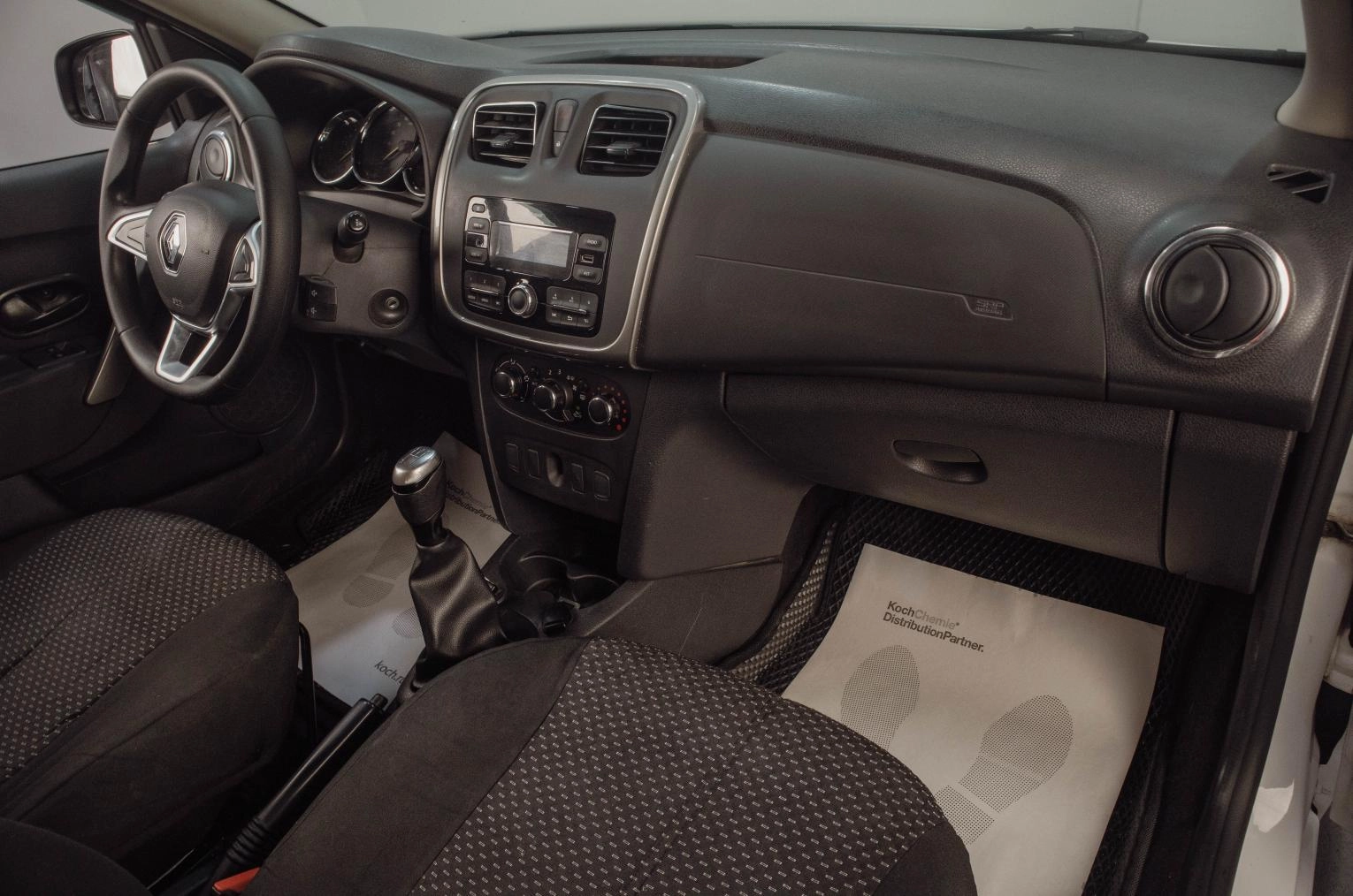 Renault Logan 9 из 15