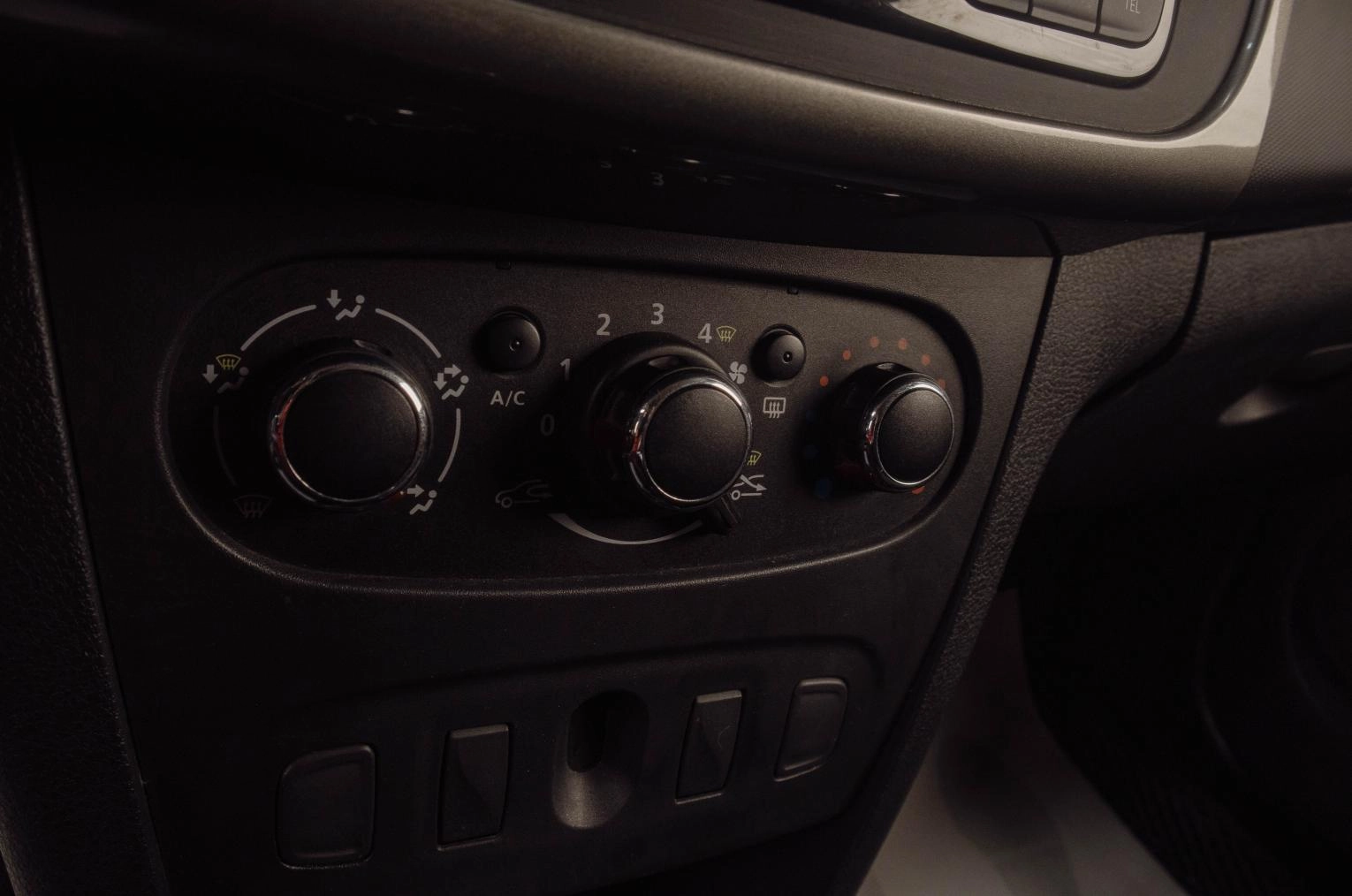 Renault Logan 12 из 15