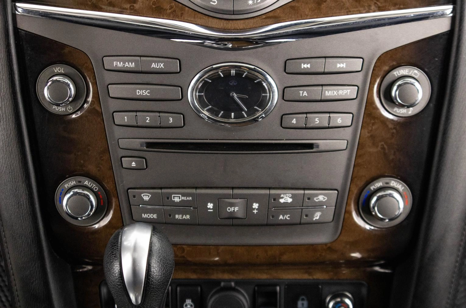 Infiniti QX56 29 из 34