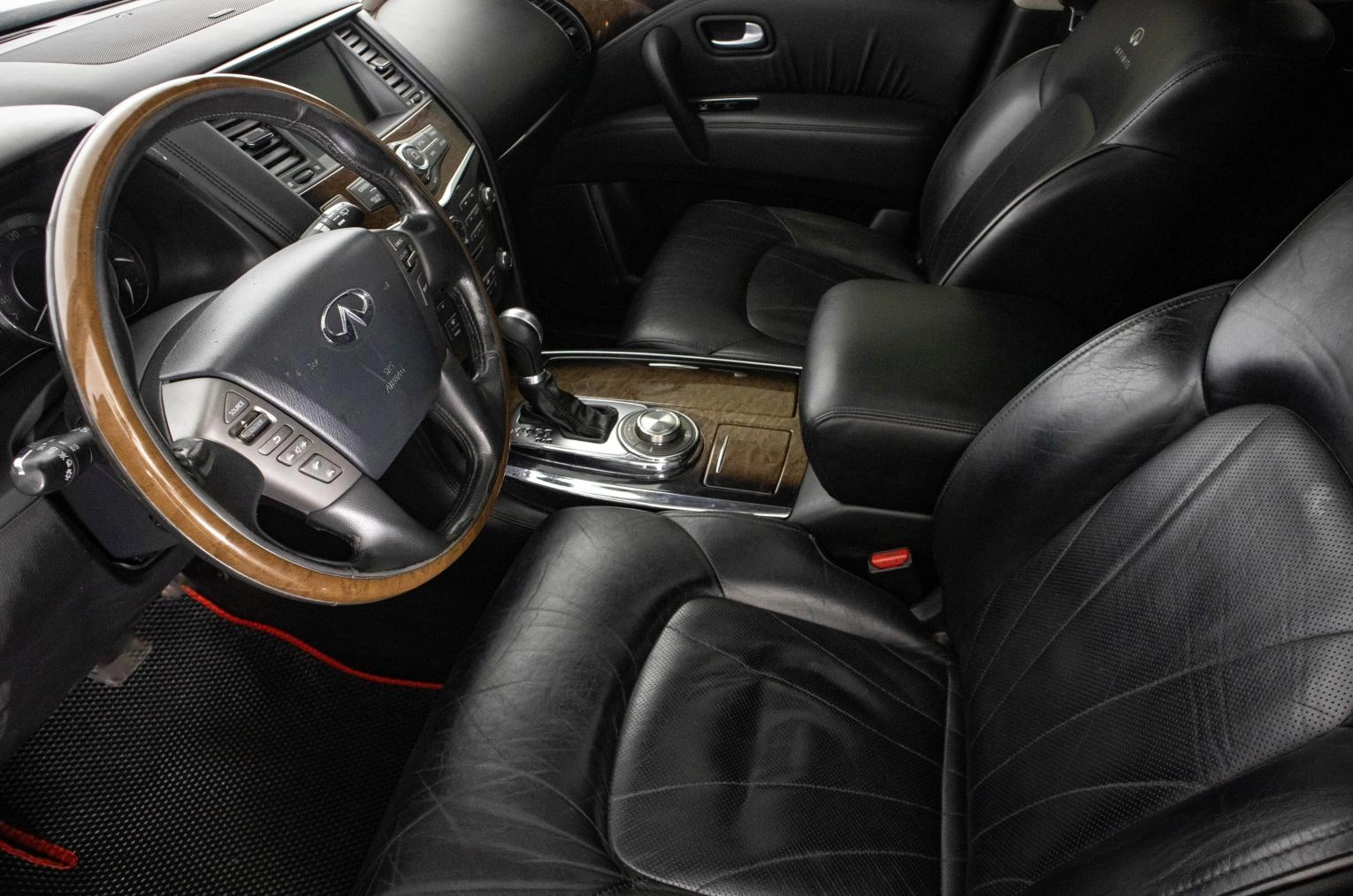 Infiniti QX56 9 из 34
