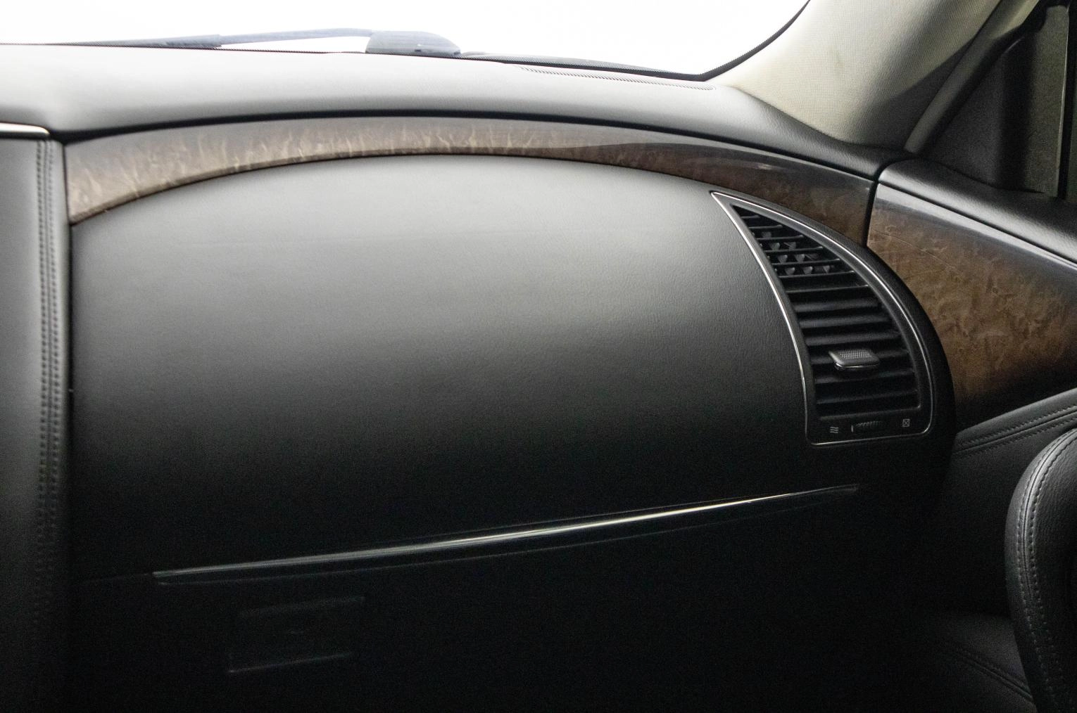 Infiniti QX56 21 из 34