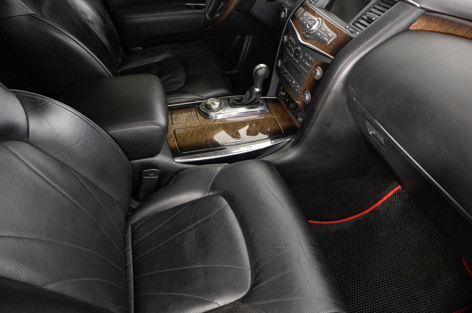 Infiniti QX56 17 из 34
