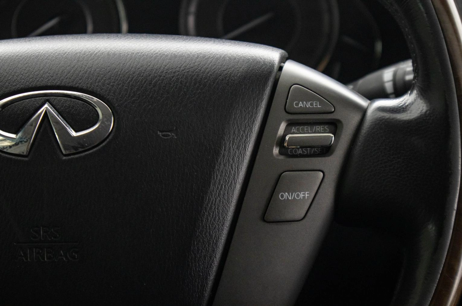 Infiniti QX56 25 из 34