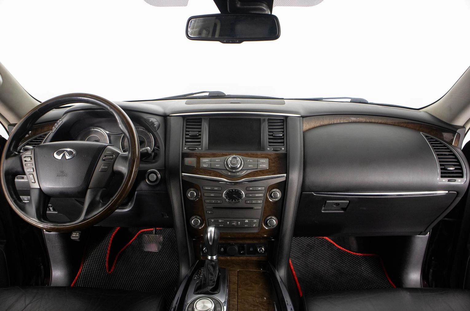 Infiniti QX56 20 из 34