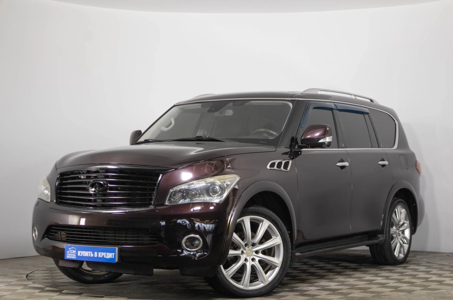 Infiniti QX56 3 из 34
