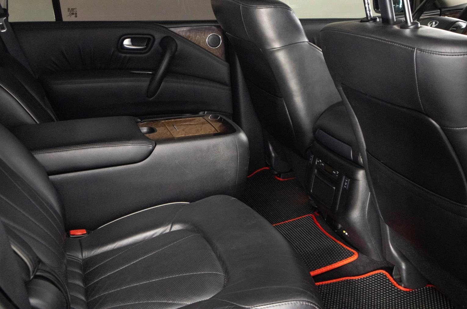 Infiniti QX56 14 из 34