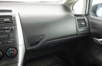 Toyota Auris 14 из 23