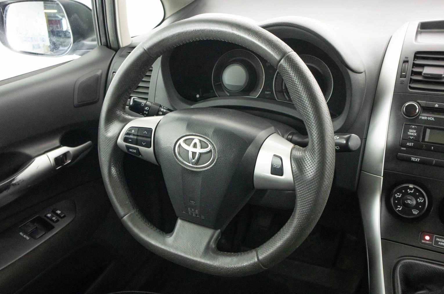 Toyota Auris 12 из 23
