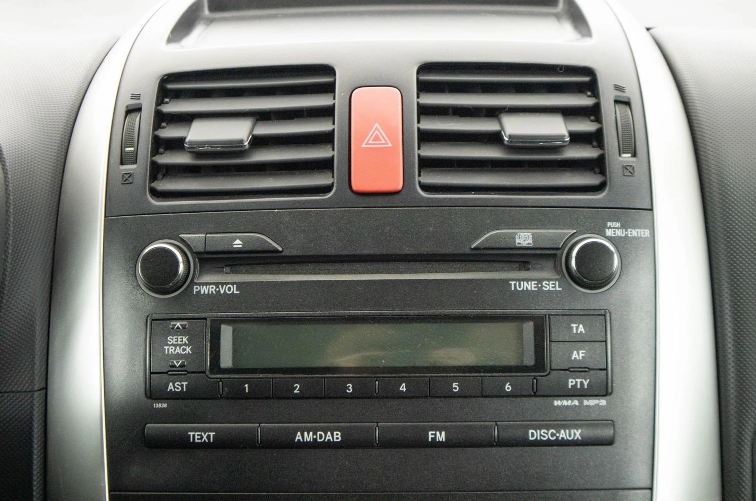 Toyota Auris 15 из 23