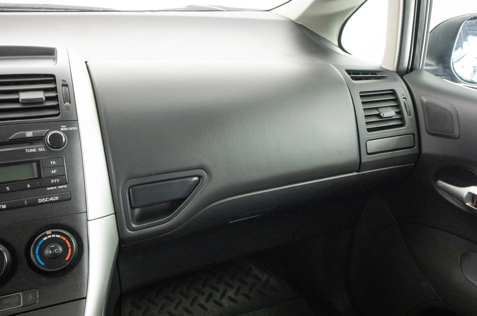 Toyota Auris 14 из 23