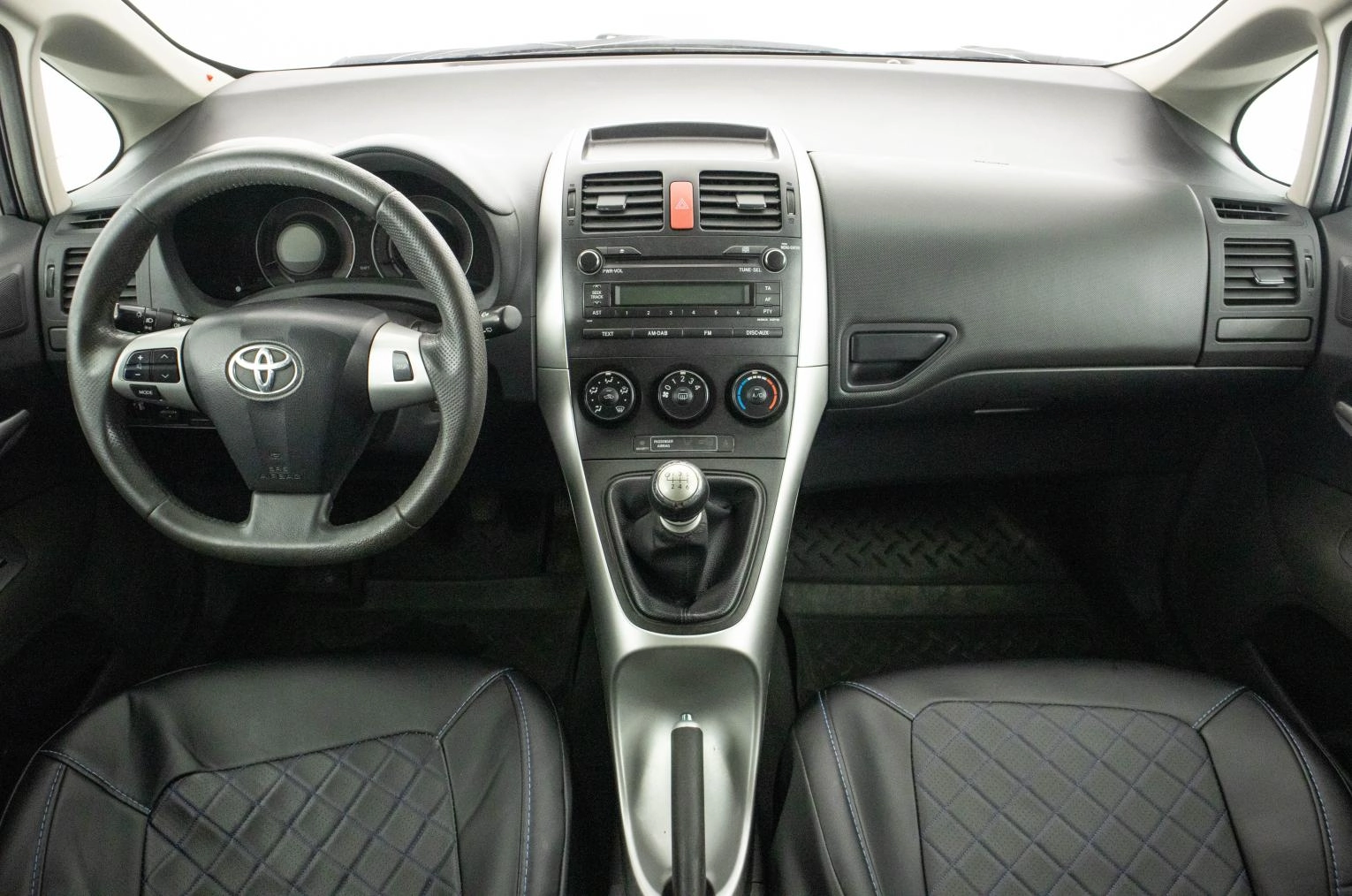 Toyota Auris 13 из 23