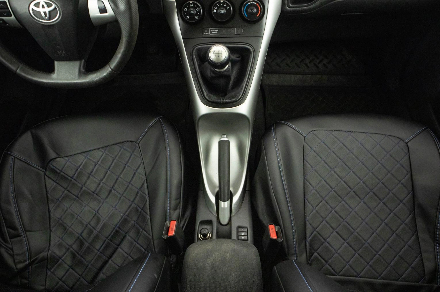 Toyota Auris 18 из 23