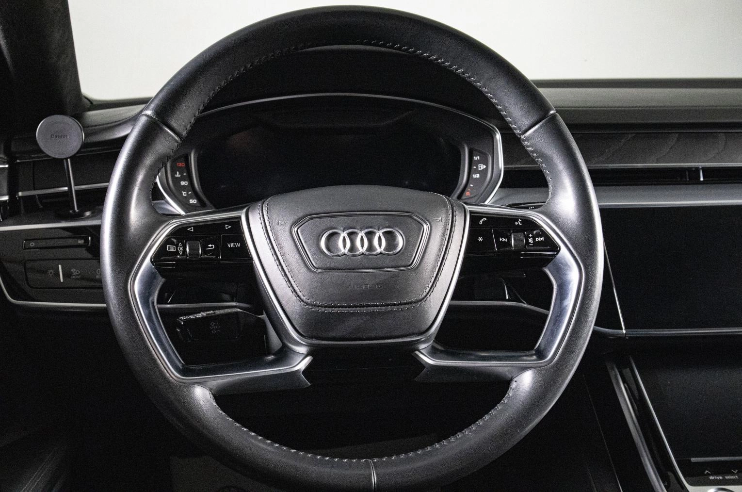 Audi A8 17 из 28