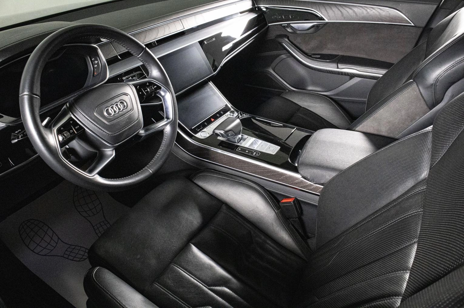 Audi A8 12 из 28