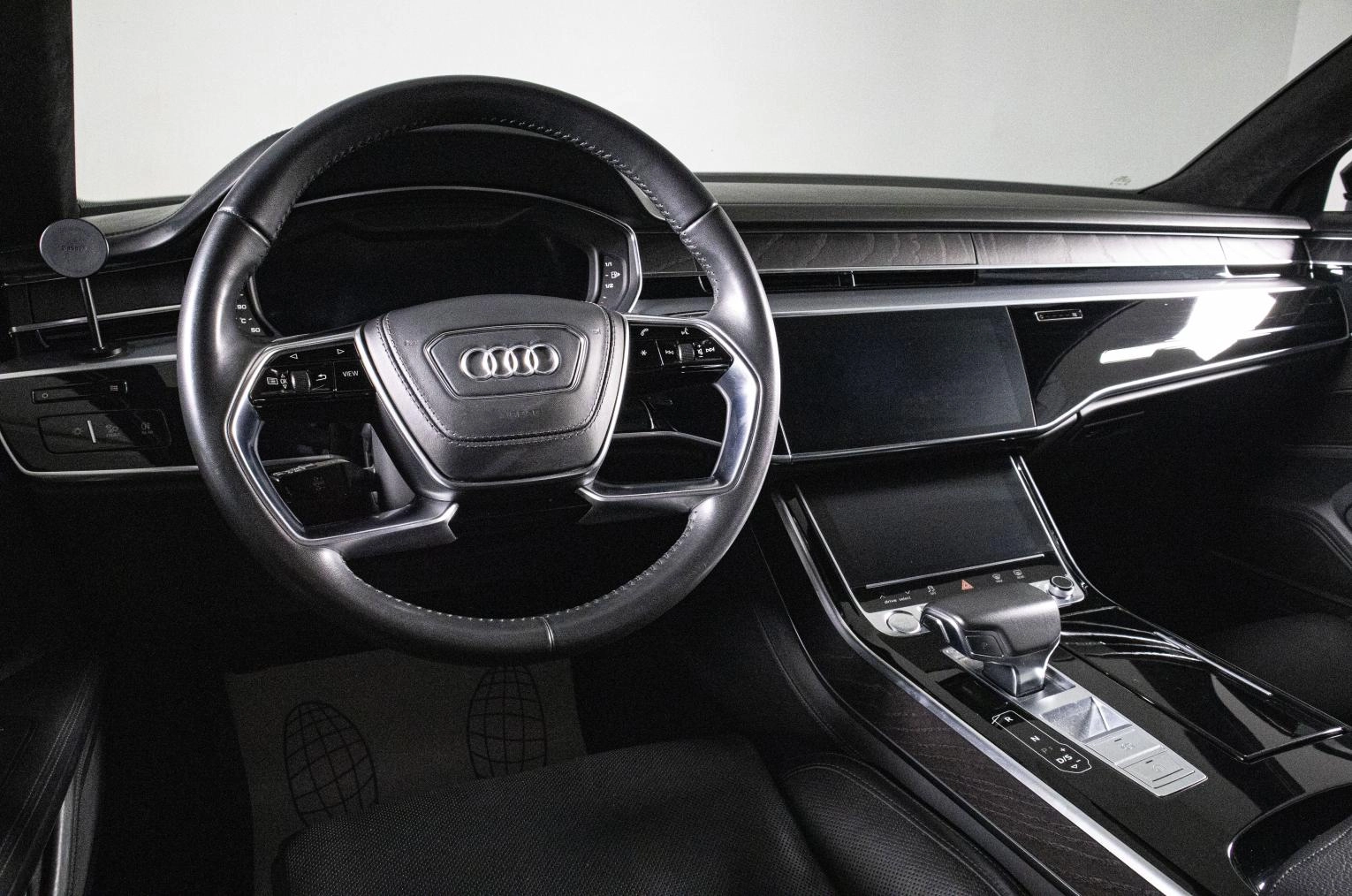 Audi A8 14 из 28