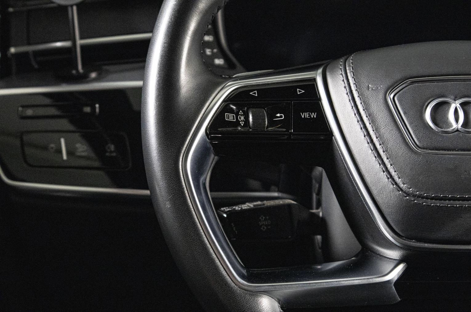 Audi A8 16 из 28
