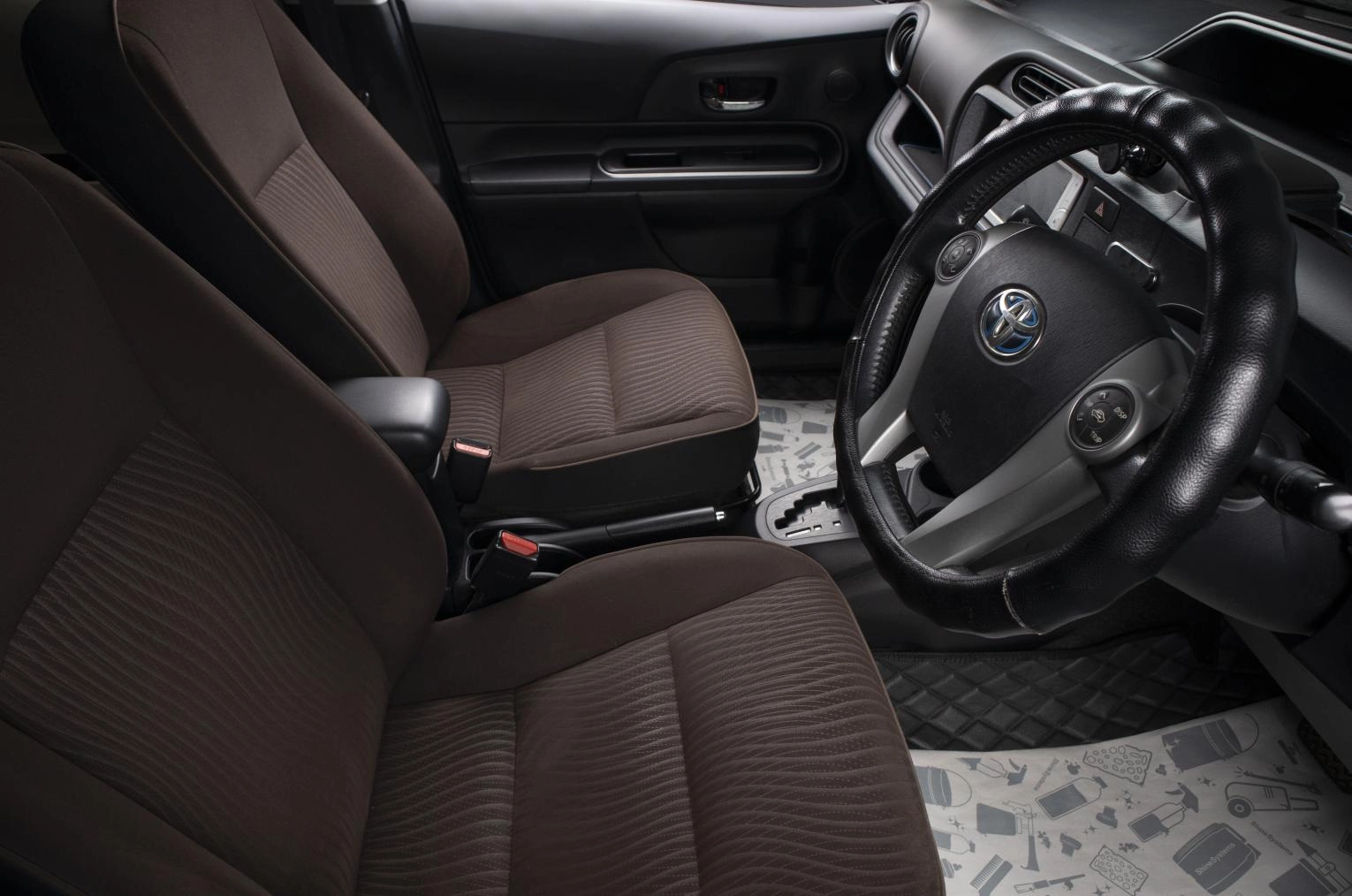 Toyota Aqua 15 из 19