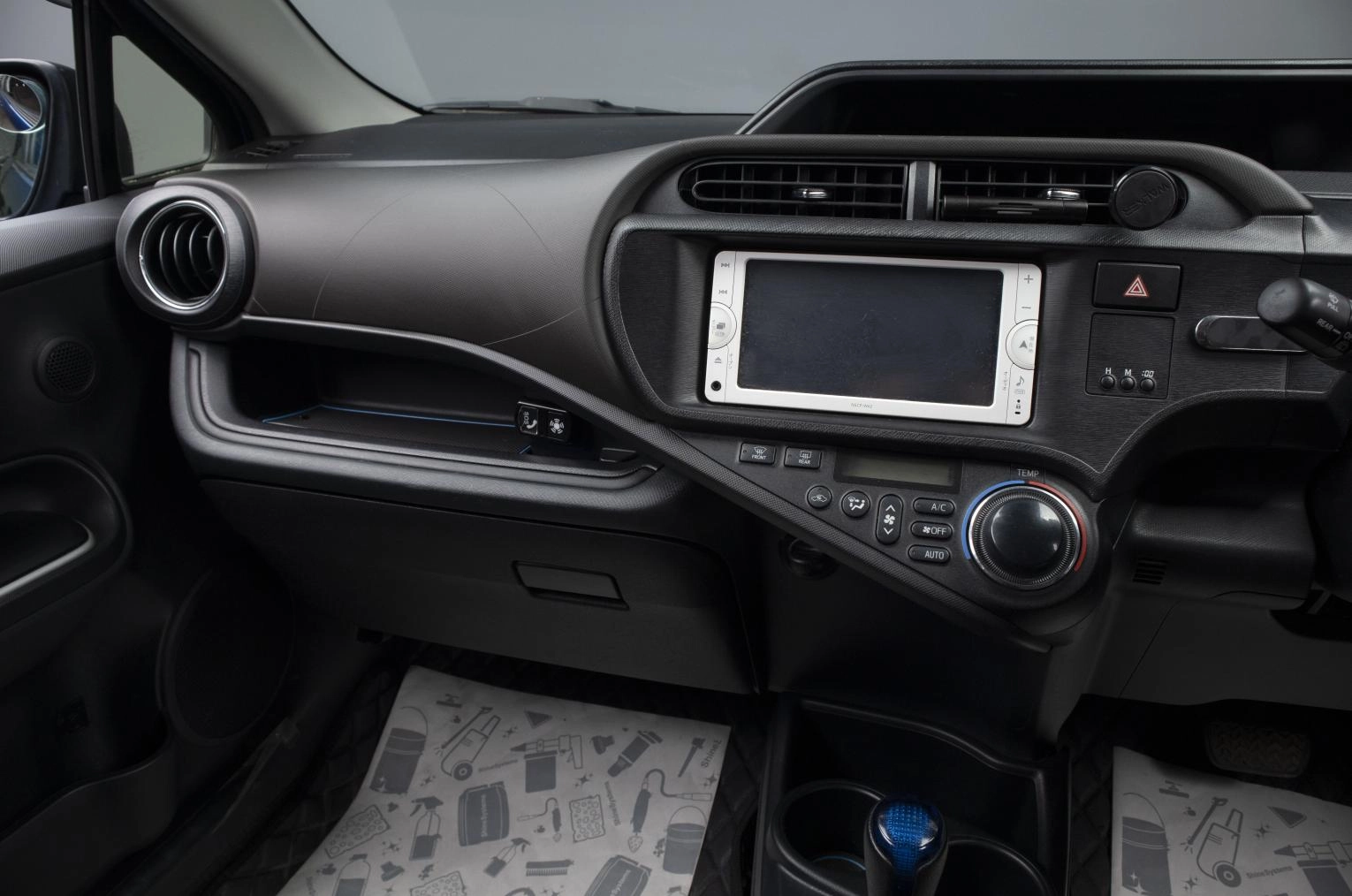 Toyota Aqua 10 из 19