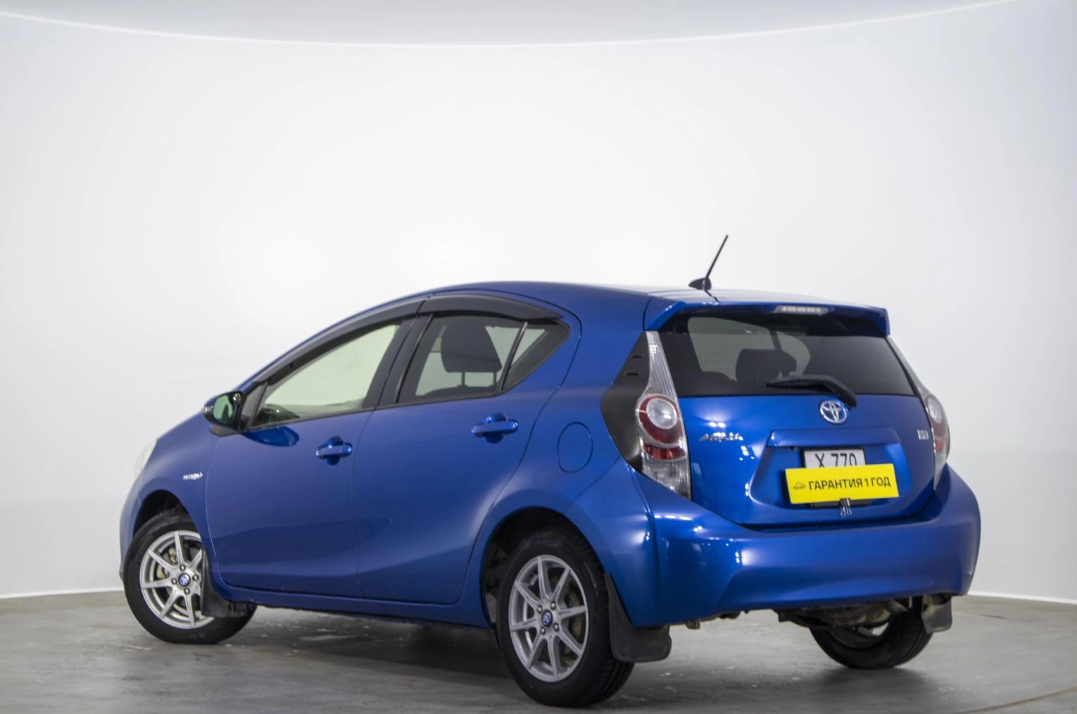 Toyota Aqua 6 из 19