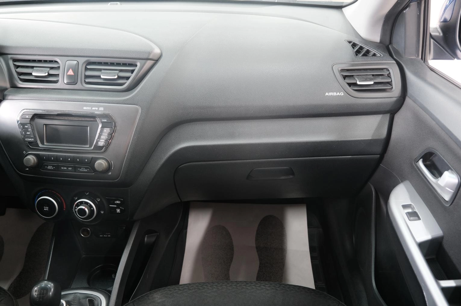 KIA Rio 17 из 22