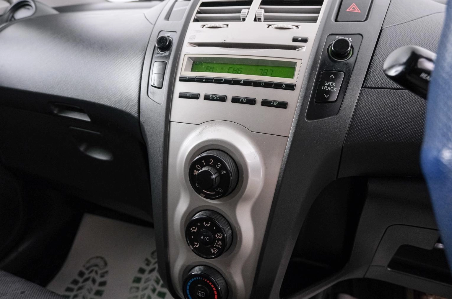 Toyota Vitz 15 из 21