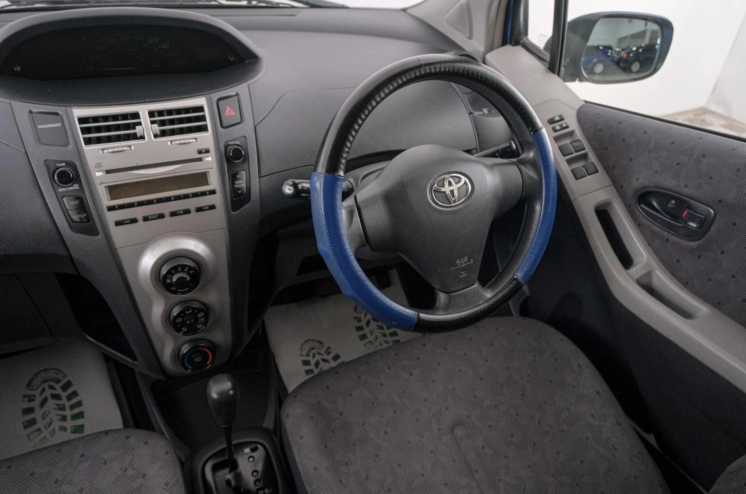 Toyota Vitz 9 из 21