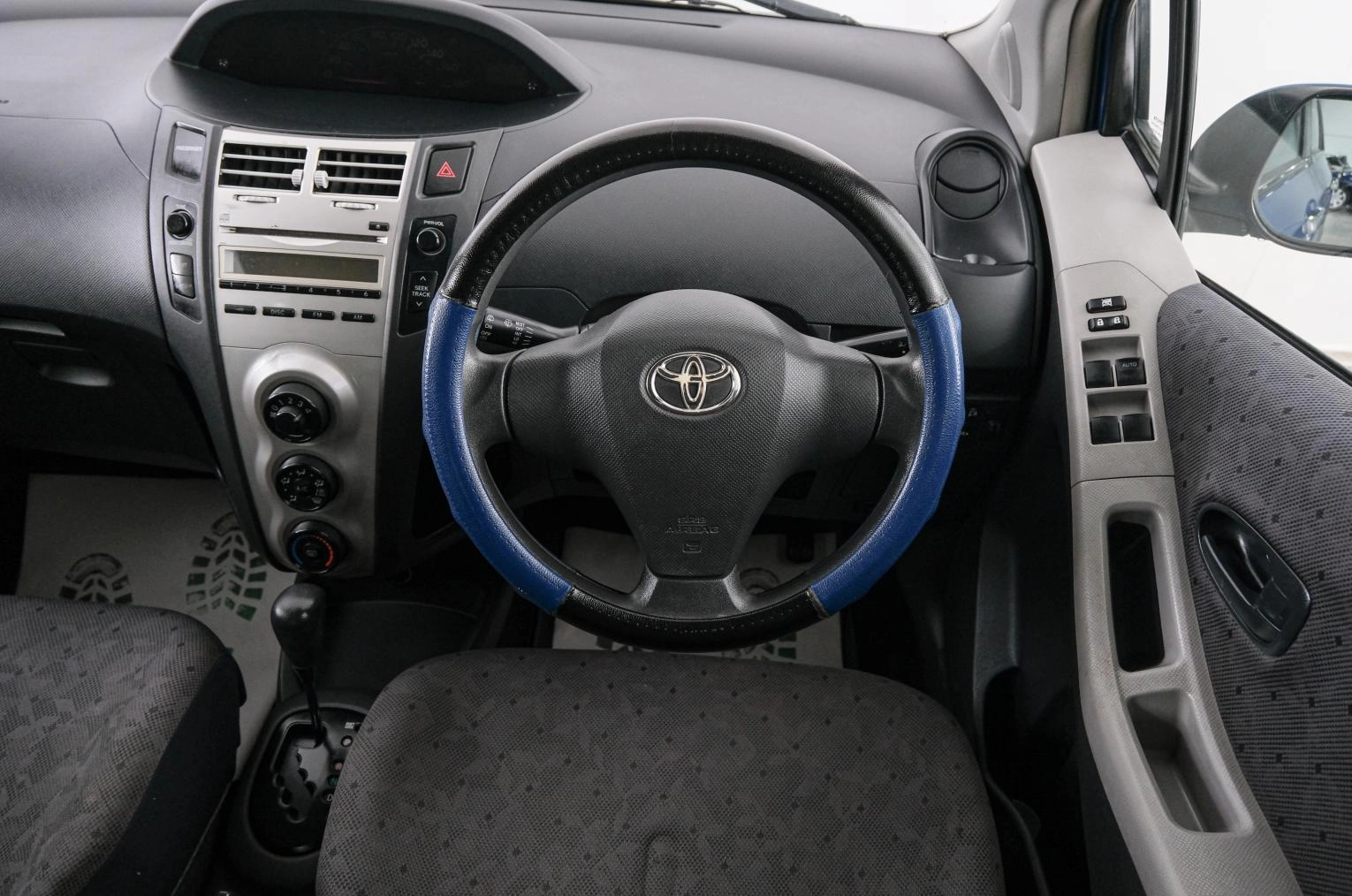 Toyota Vitz 14 из 21