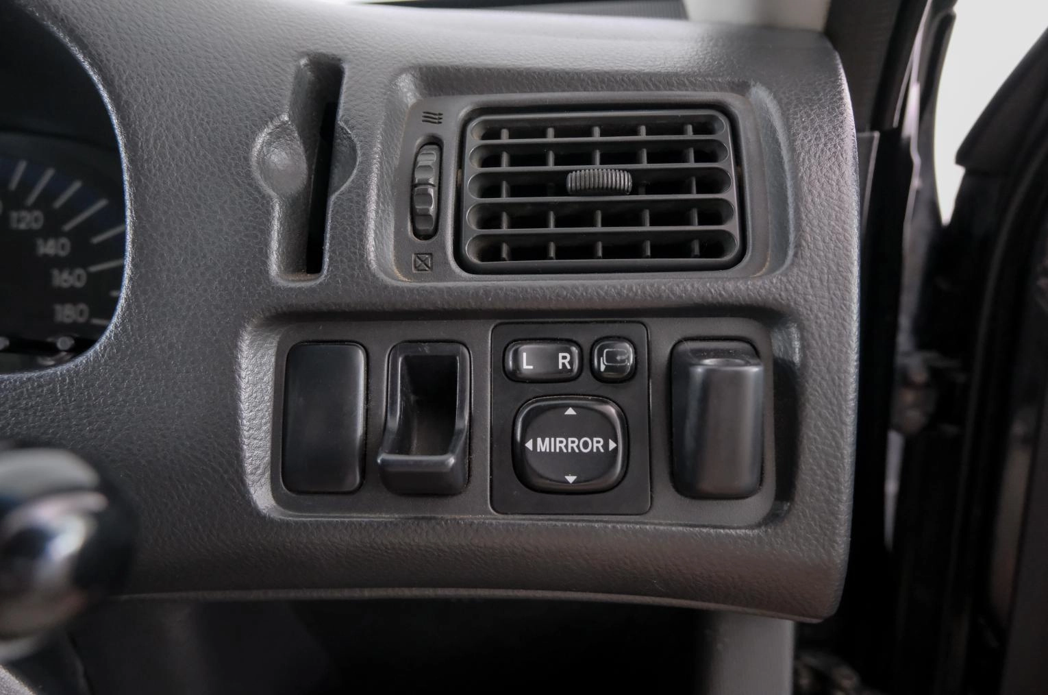 Toyota Succeed 17 из 21