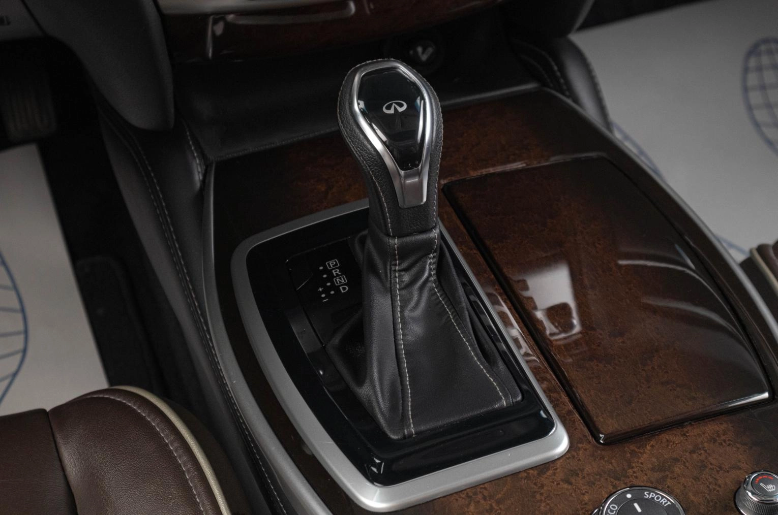 Infiniti QX60 15 из 22