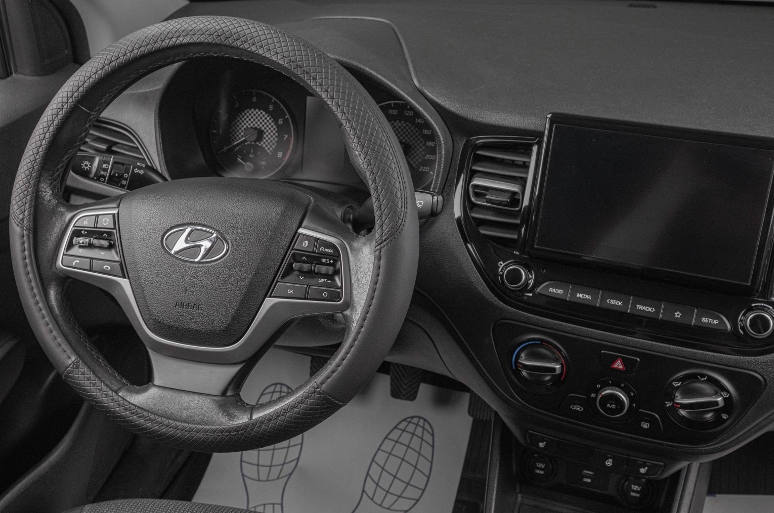 Hyundai Solaris 17 из 20