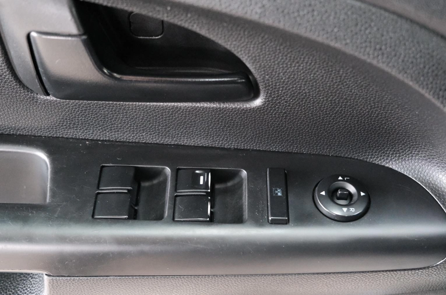 KIA Venga 8 из 25