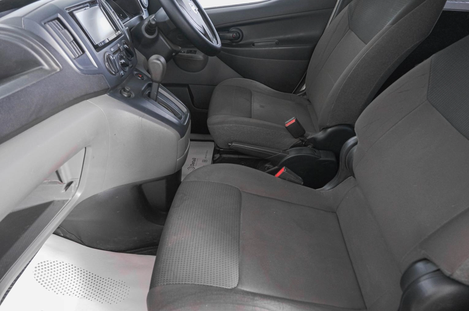 Nissan NV200 8 из 20