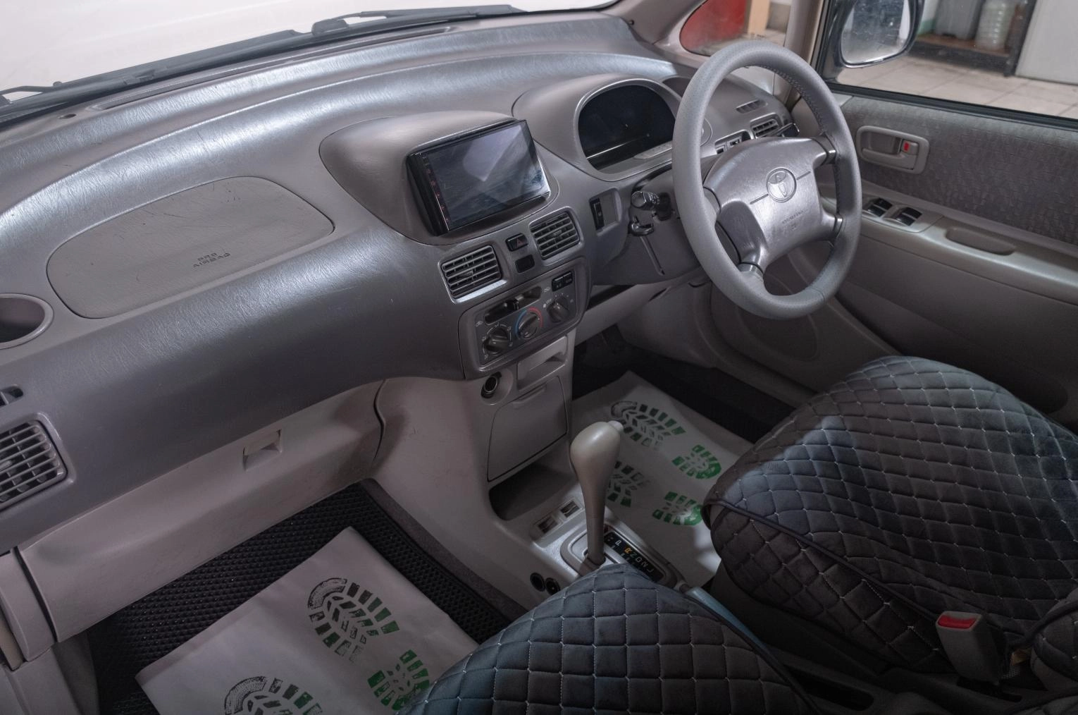 Toyota Corolla Spacio 15 из 19