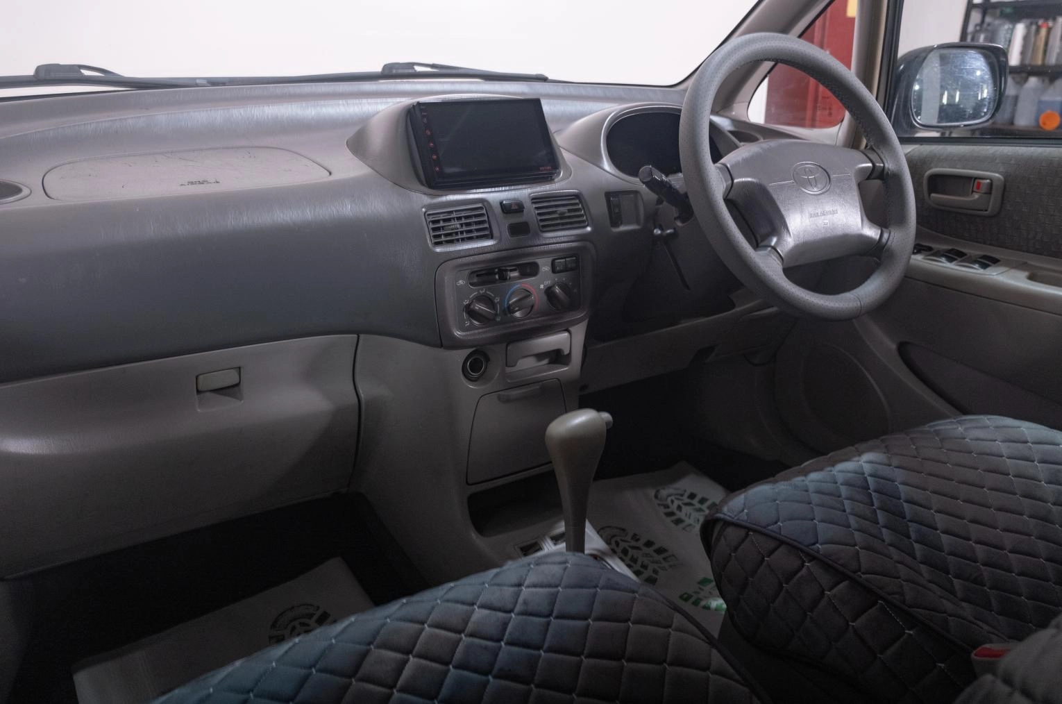 Toyota Corolla Spacio 16 из 19